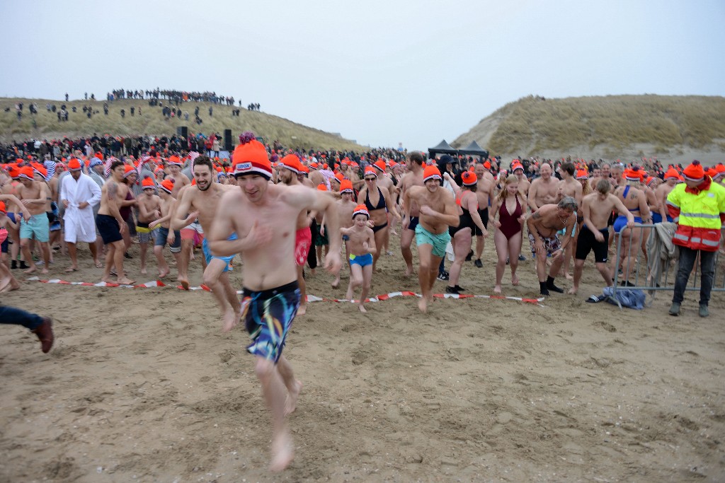 ../Images/Nieuwjaarsduik Nederzandt 2020 031.jpg